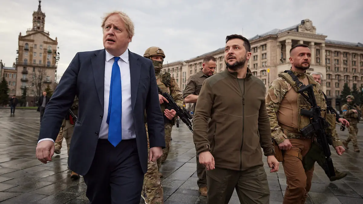 Boris Johnson visita Kiev para “abrazar” en persona a Ucrania (1)